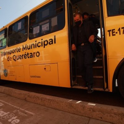 Municipio de Querétaro brinda trasporte gratuito para adultos mayores a centros de vacunación
